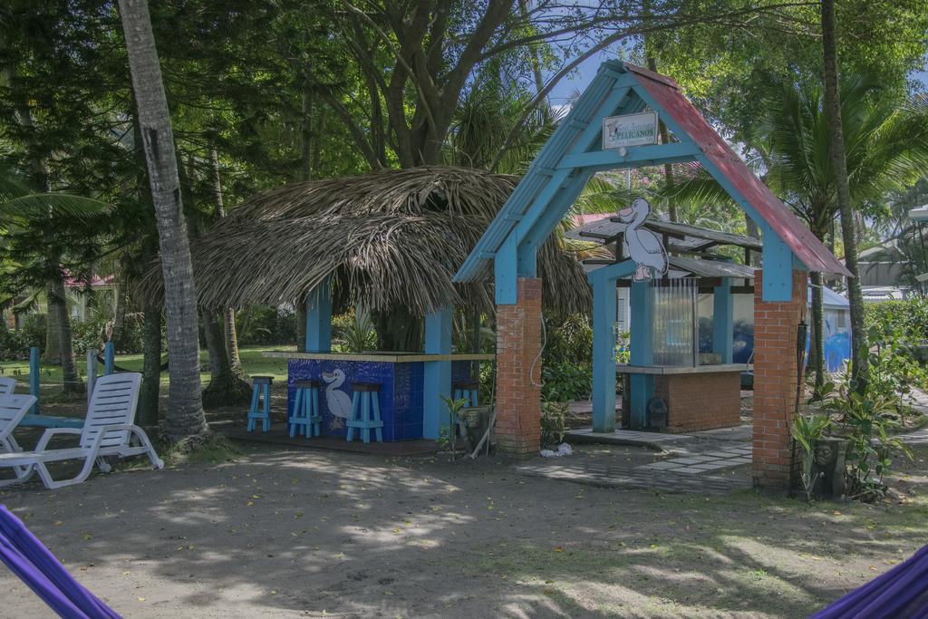 Pelican Beachfront Hotel إستريلوس إيسته المظهر الخارجي الصورة